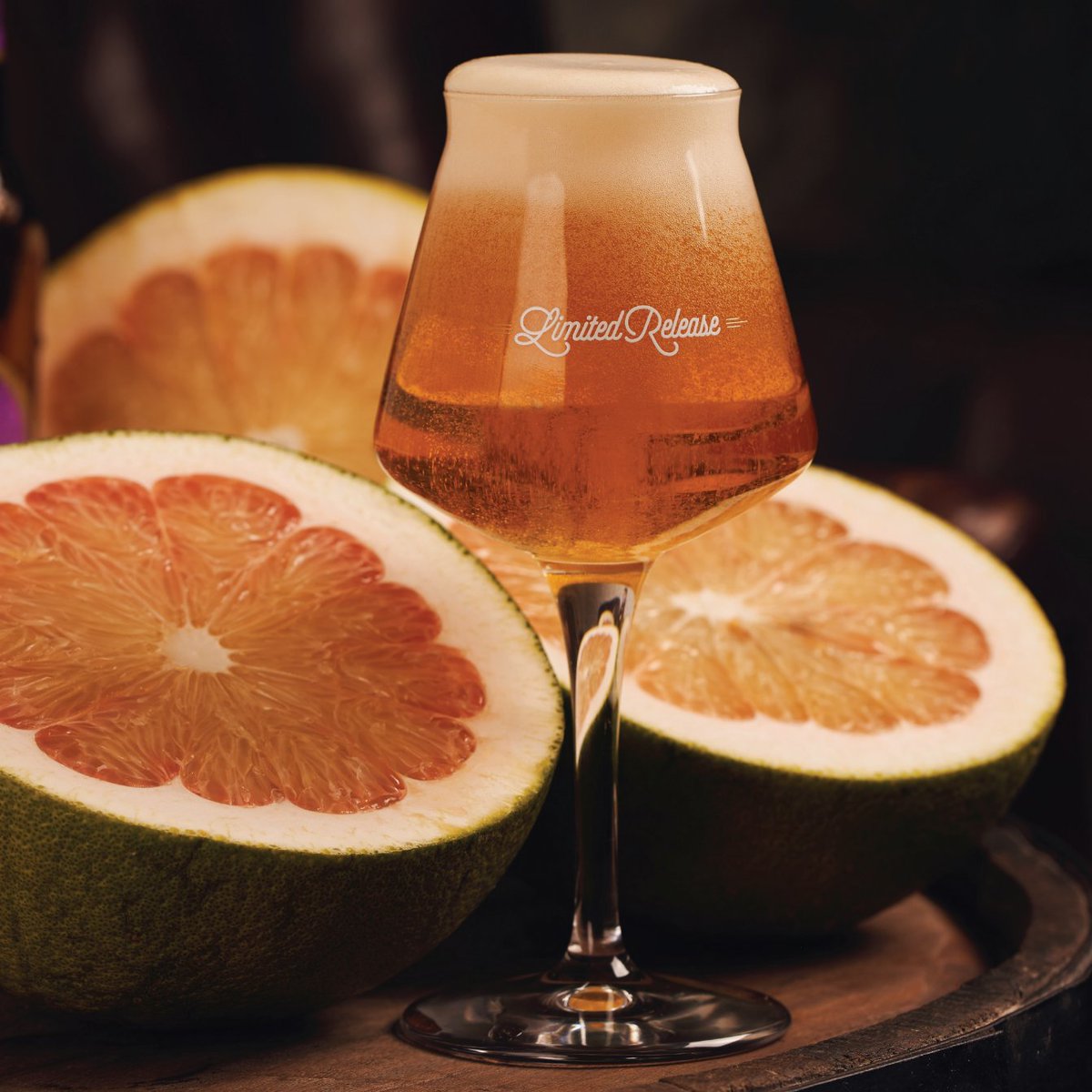 Ly Tulip la mot trong nhung lua chon dung dan de thuong thuc bia - Bira 91 Indian Pale Ale with Pomelo: Một Vầng Trăng Bưởi