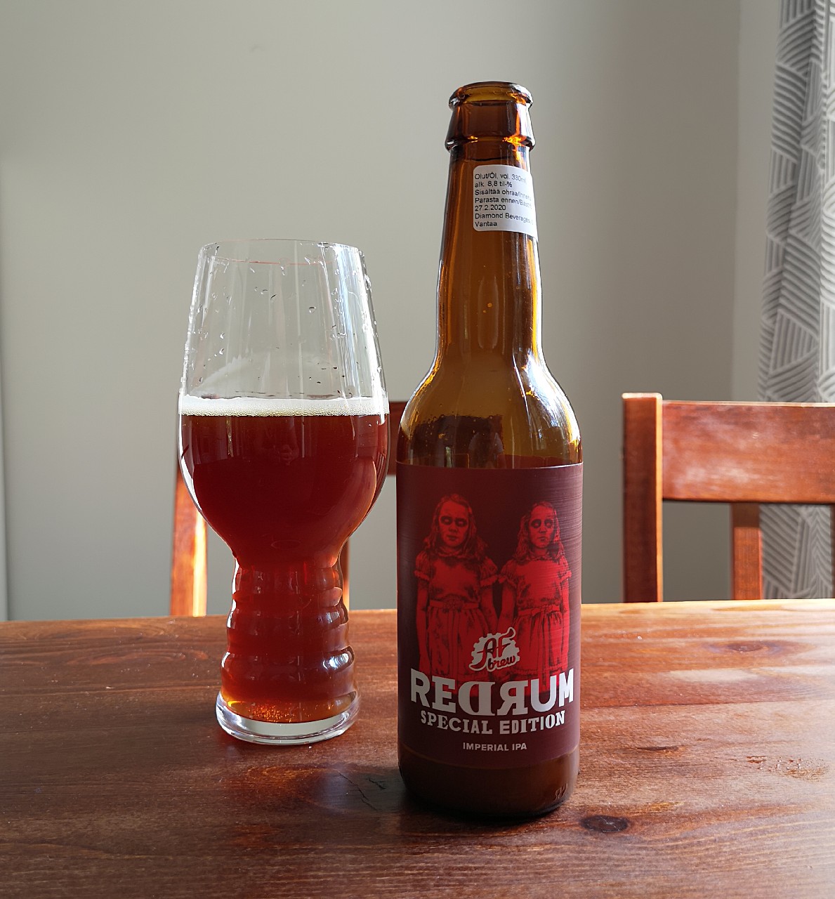 Redrum Special Edition has an impressive black and white design - Redrum Special Edition: A Love Story Between Bitterness and Intoxication