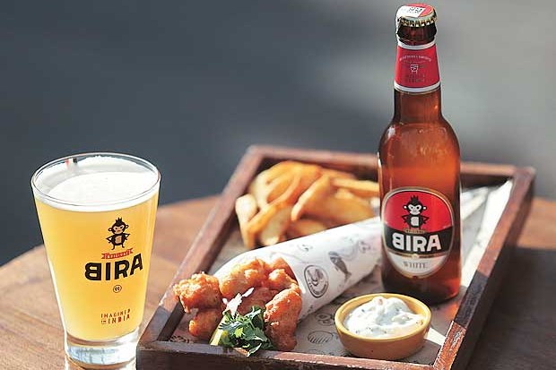 White Ale: Ein sanftes, trübes Gold für die moderne Seele White Ale passt gut zu reichhaltigen Brathähnchengerichten - White Ale: Sanfte, trübe goldene Hefe für die moderne Seele