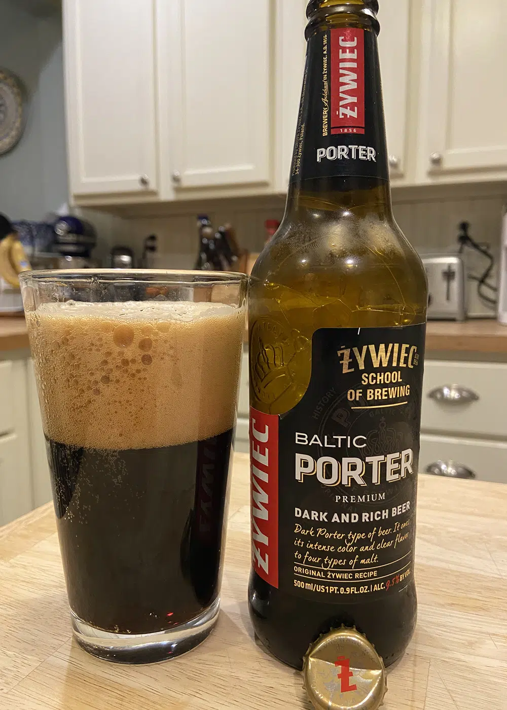 Zywiec Porter: Touching the Dark Brown Timeline Zywiec Porter has a mysterious and seductive black design - Zywiec Porter: Touching the Dark Brown Timeline