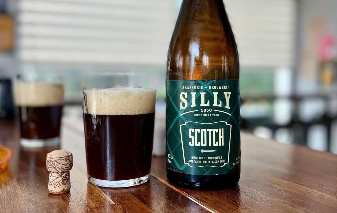 z7155250679313 2485e7c623a0ff341990626379b62566 - Scotch De Silly: Winterliche Wärme in jedem Tropfen belgischen Bieres