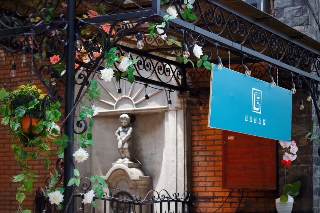 AC991315 C072 4FF4 82F9 A33DD90D5686 1 105 c - Tête De Mort Triple: The Mysterious Triplet from the Fairytale Land of Wallonia