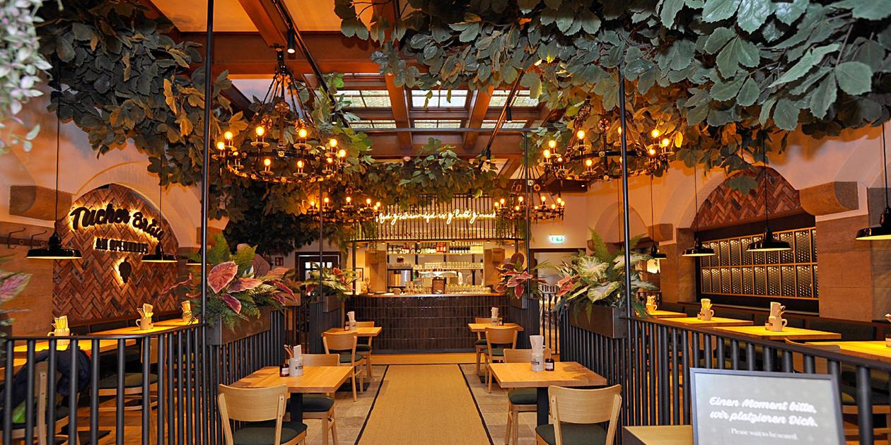 Tucher Naturtrüb Rotbier: Hành Trình Về Với Hương Vị Mộc Mạc Hinh anh dam chat lich su ben trong nha may bia Brauerei Tucher Brau co dien - Tucher Naturtrüb Rotbier: Hành Trình Về Với Hương Vị Mộc Mạc