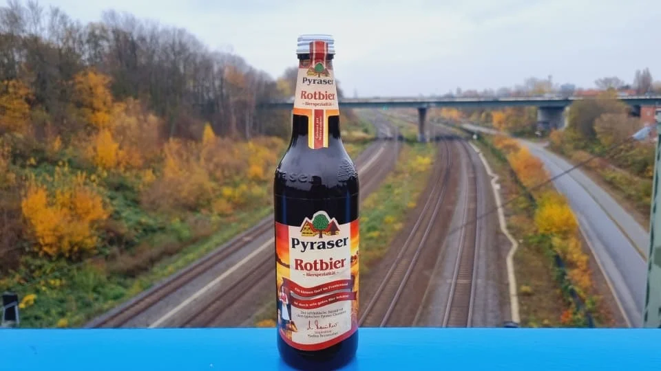 Pyraser Rotbier, with its beige-red design, embodies the spirit of Europe - Pyraser Rotbier: A Drop of Afternoon Sunlight Steeped in the Soul of the Countryside.