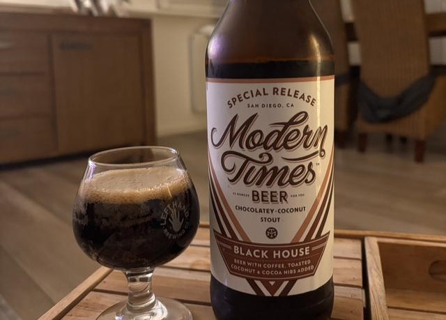Black House - Coconut And Cocoa Nibs: Bí Mật Ngọt Ngào Can canh ly bia Black House Coconut And Cocoa Nibs co mau mot mau den tuyet doi - Black House - Coconut And Cocoa Nibs: Bí Mật Ngọt Ngào