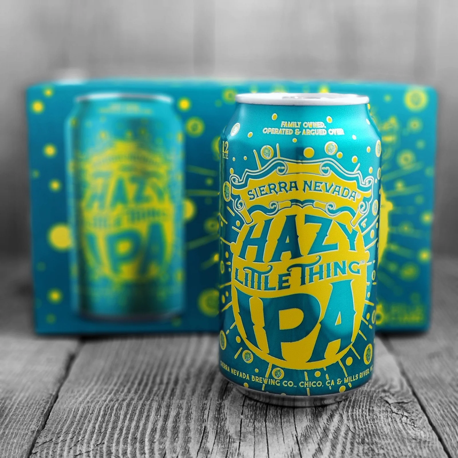 Hazy Little Thing IPA zeichnet sich durch ein Design mit zwei kontrastierenden Blautönen aus, die einen unverwechselbaren Gesamteindruck erzeugen – Hazy Little Thing: Eine Wolke aus Aromen, die in Emotionen schmilzt.