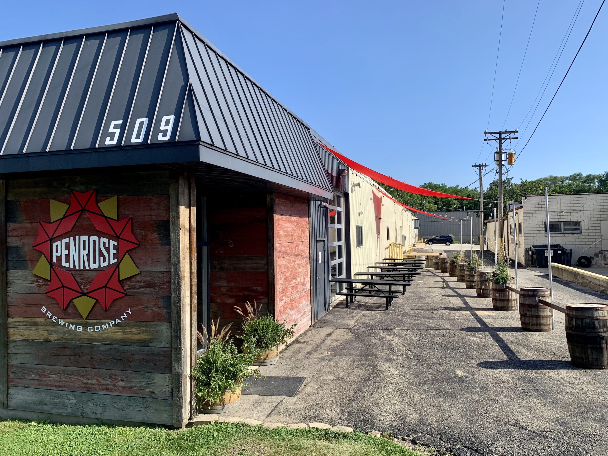 Außenansicht der Penrose Brauerei in My Scaled - Session Sour: Tauche ein in jeden Tropfen Essenz
