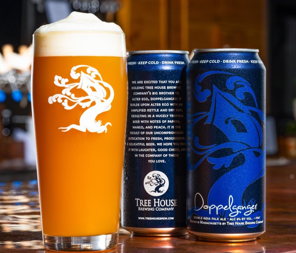 Hinh anh lon bia dat canh ly bia Alter Ego day bot min - Alter Ego: Vẻ Đẹp Đong Đầy Trong Ly