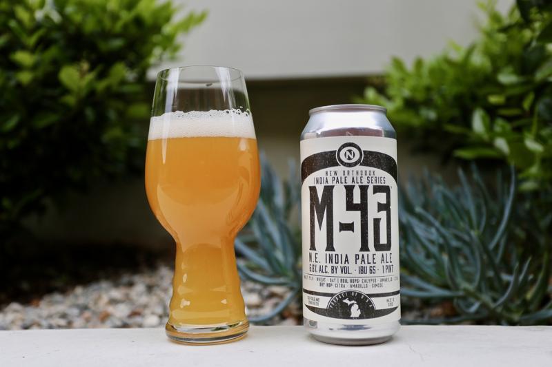 Das Bild eines M-43-Bierglases mit weißem Pulver ist ungemein ansprechend – M-43: Der Honignebel aus dem Herzen Amerikas.