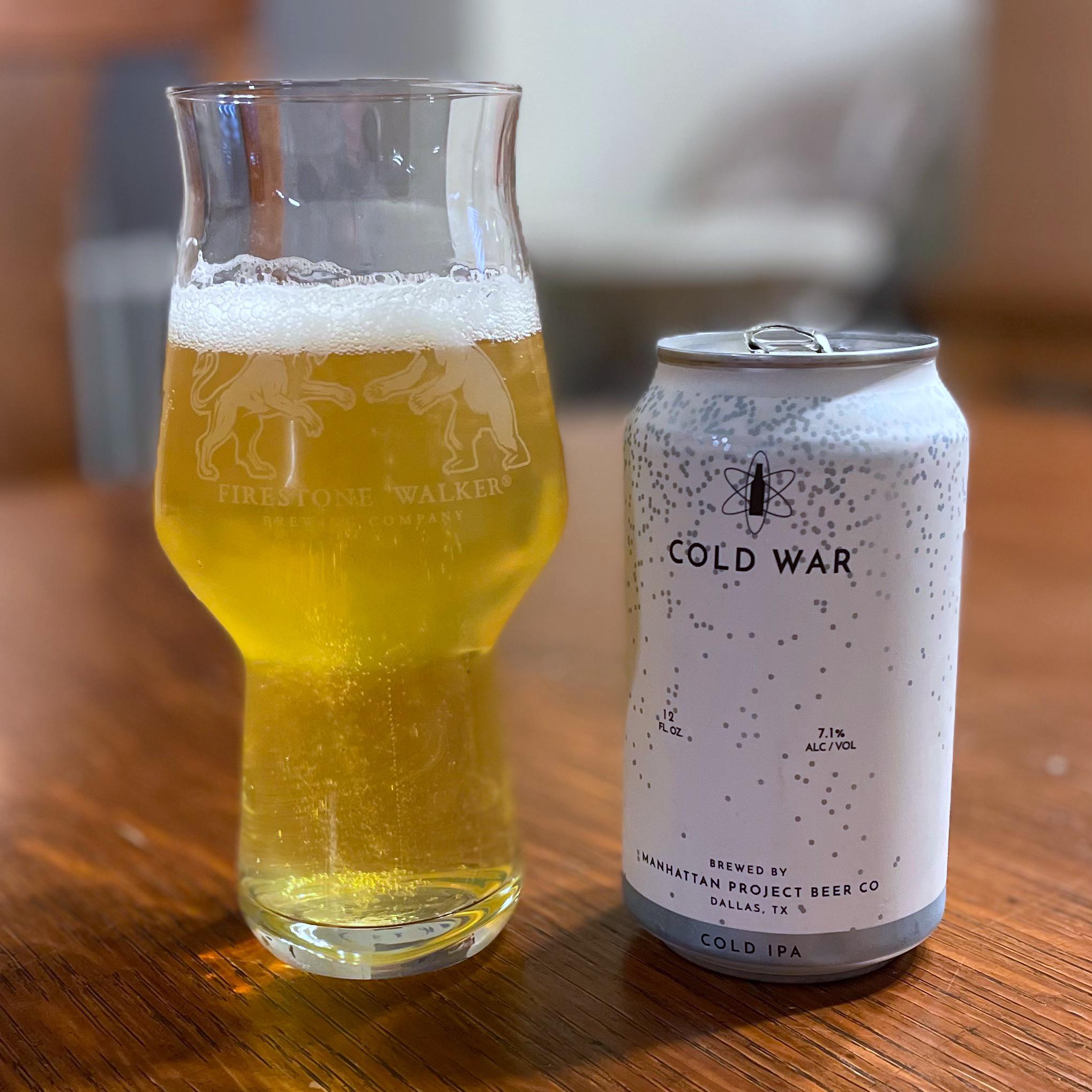 Lon bia Cold War co ve ngoai tinh te va vo cung sang trong - Cold War: Cuộc Giao Duy&ecirc;n Đẹp Đẽ Giữa Khoa Học V&agrave; Nghệ Thuật