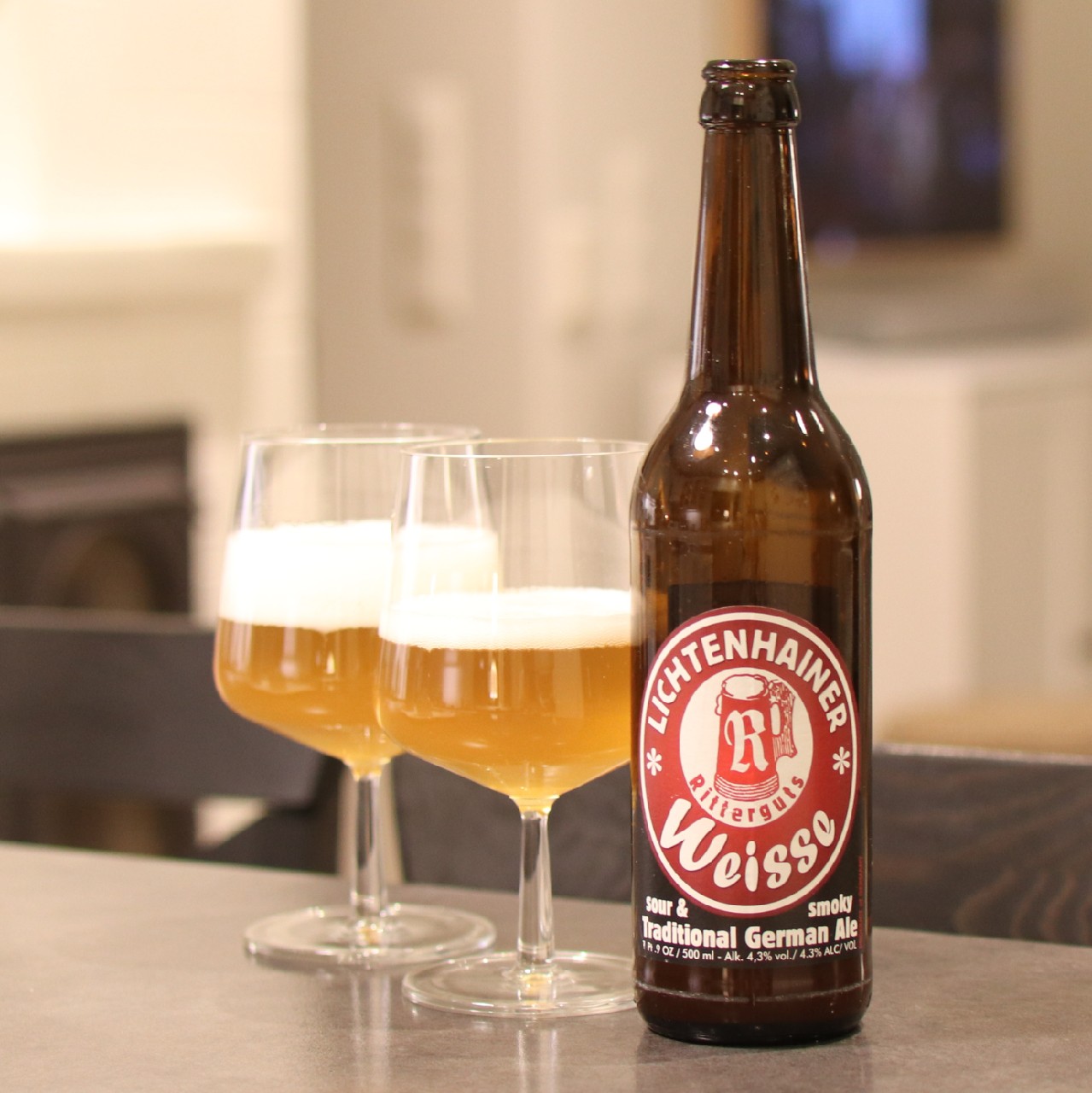 Ein Glas warmes, bernsteinfarbenes Bier mit feinem, glattem Schaum – Lichtenhainer Weisse: Die Wiederbelebung einer deutschen Bierlegende